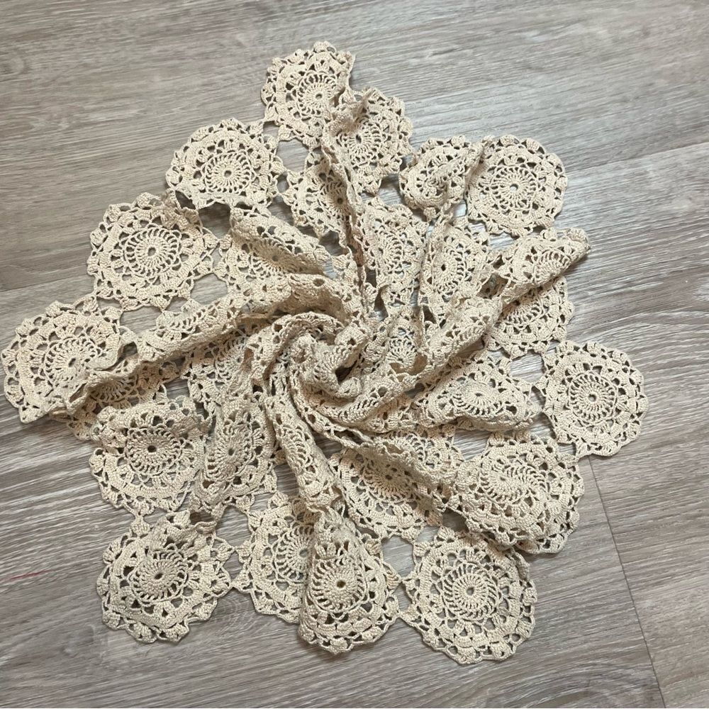 Large Crochet Doily, Vintage Florsl Pattern, Off White, Thanksgiving Table